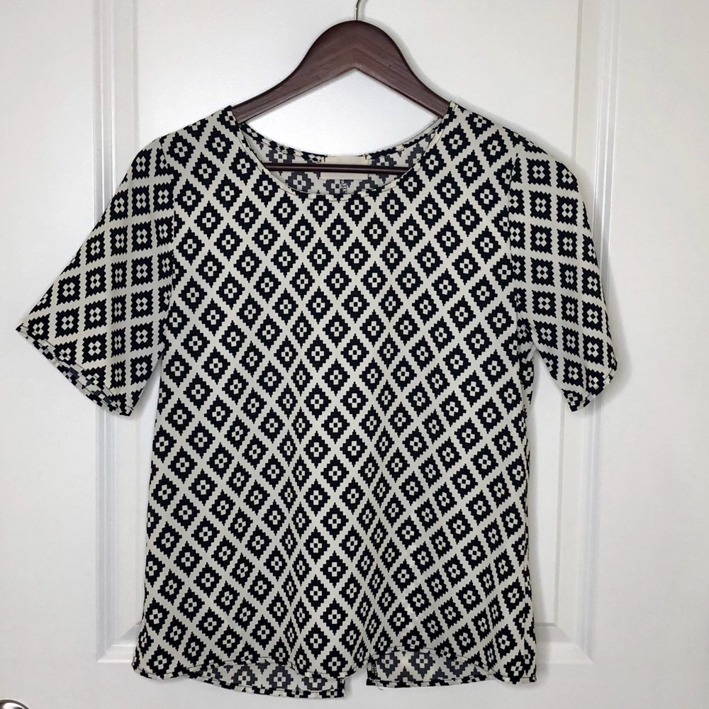 Everly split back shirt S
